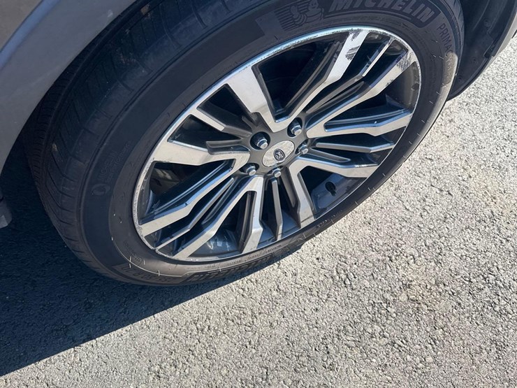 2016-ford-explorer-platinum-image-29
