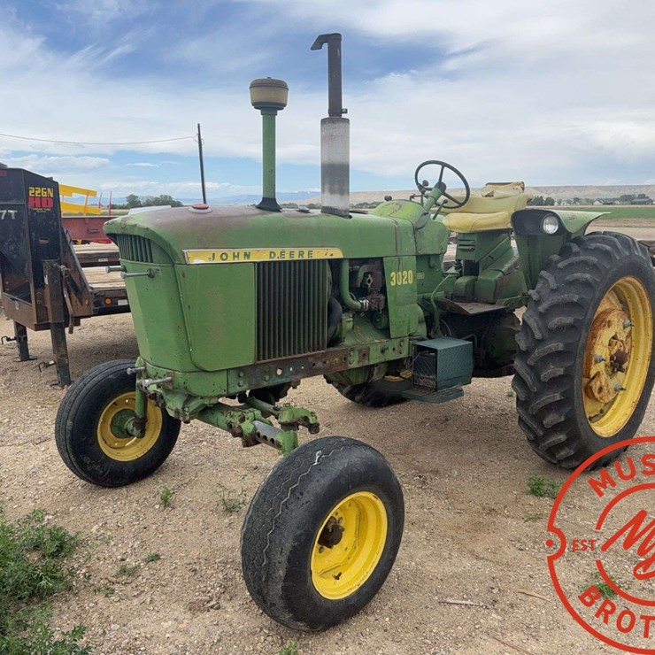 JOHN DEERE 3020