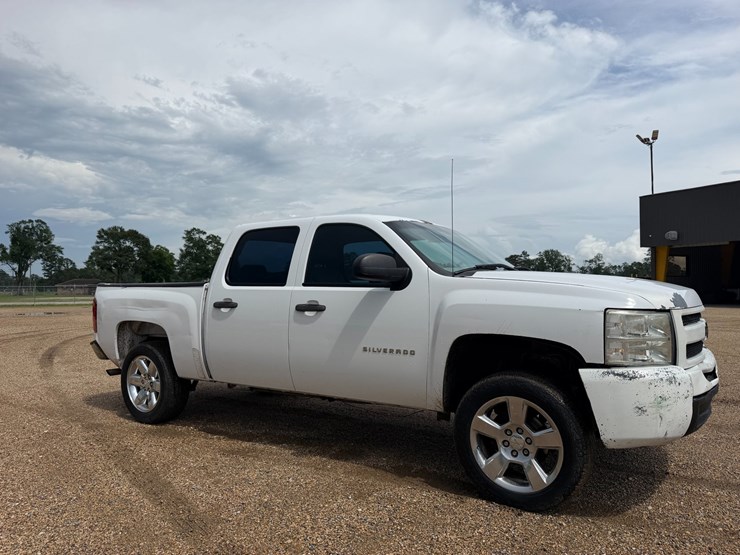2017-chevrolet-silverado-1500-image-2