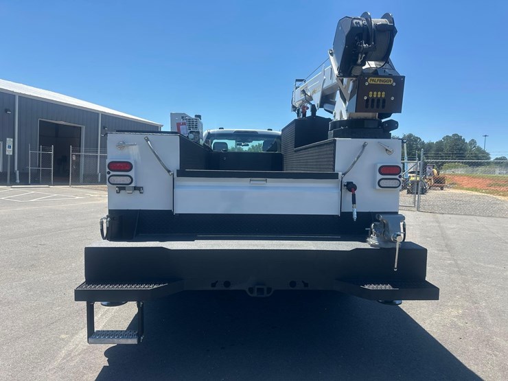 2026-ford-f550-xl-image-11