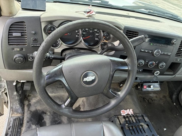 2011-chevrolet-2500hd-image-14