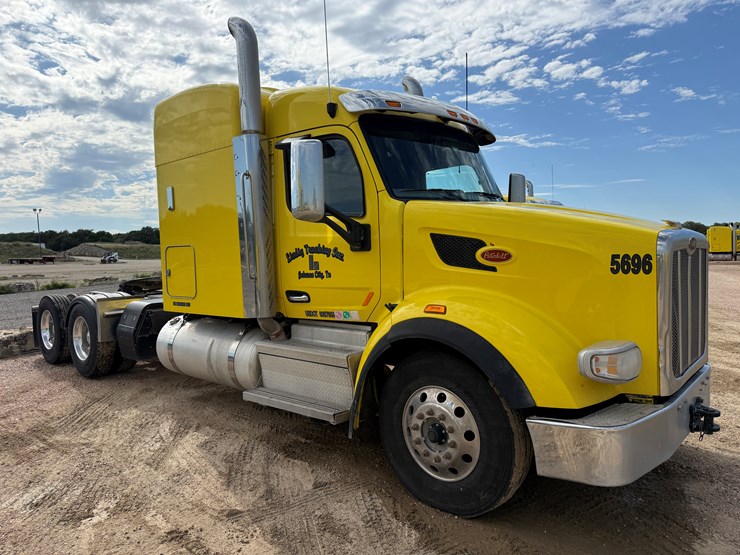 2018-peterbilt-567-image-3