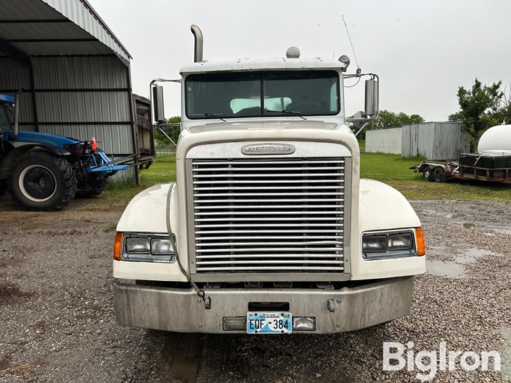 1997-freightliner-fld120-image-2