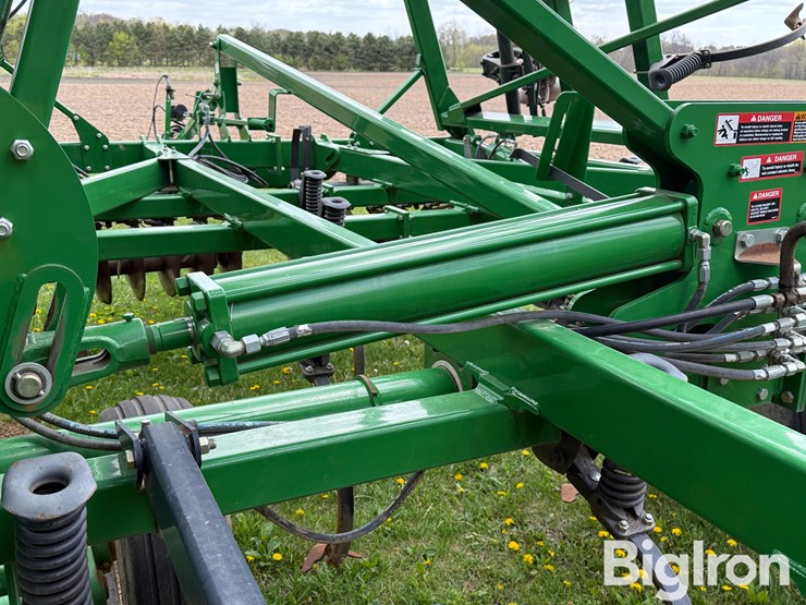 2014-john-deere-2310-image-12