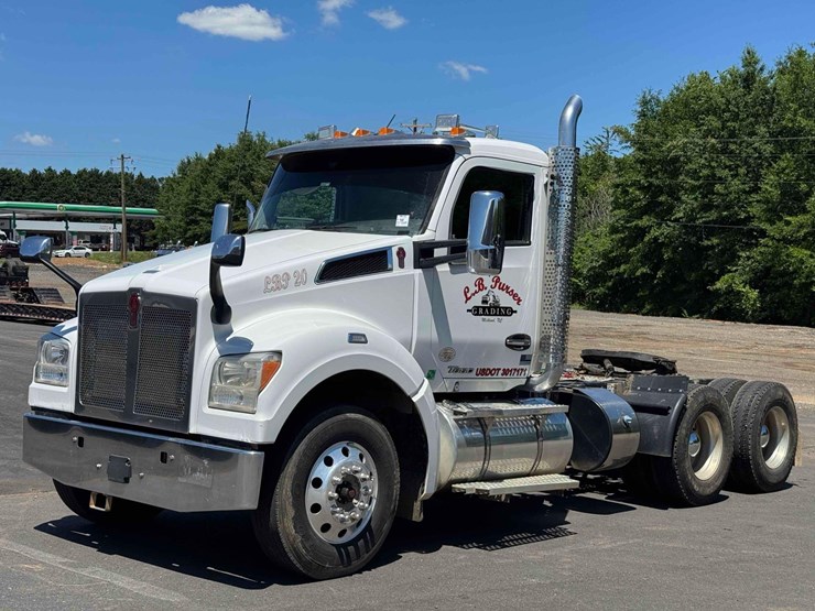 2021-kenworth-t880-image-1