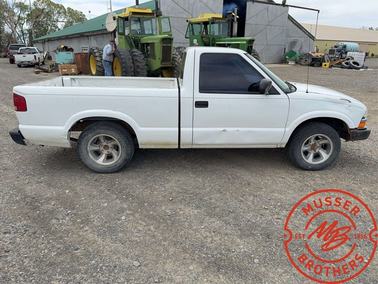 2000-chevrolet-s10-image-6