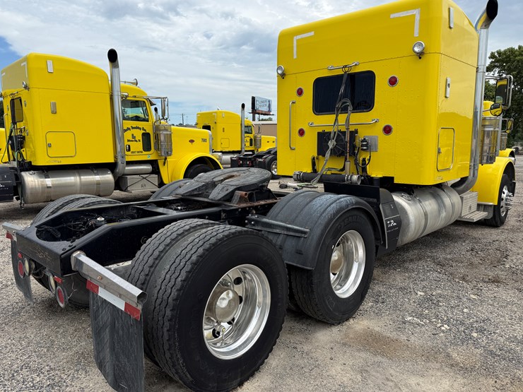 2014-peterbilt-389-image-5