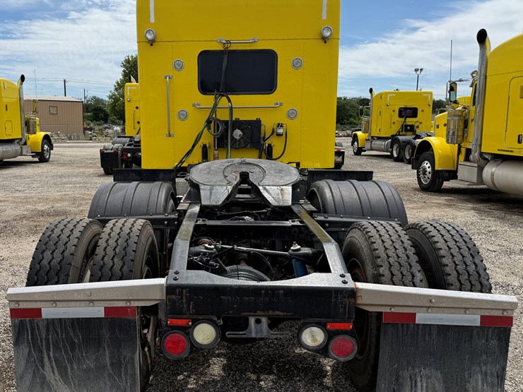 2014-peterbilt-389-image-6