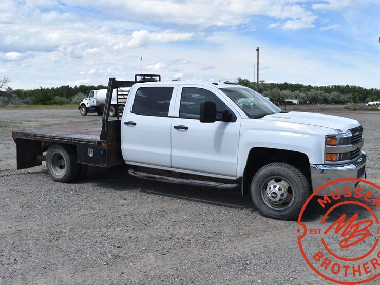 2015-chevrolet-3500-image-11