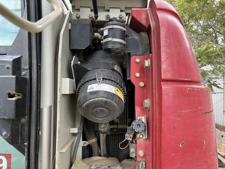 2019-takeuchi-tb2150-image-33