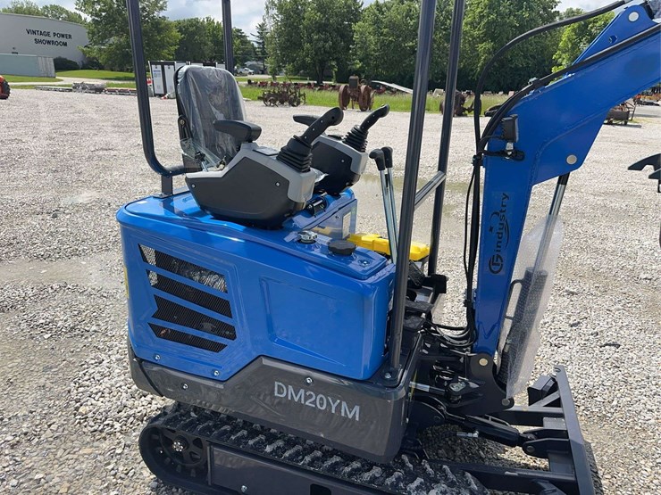 cfg-industrial-dm20ym-mini-excavator-image-2