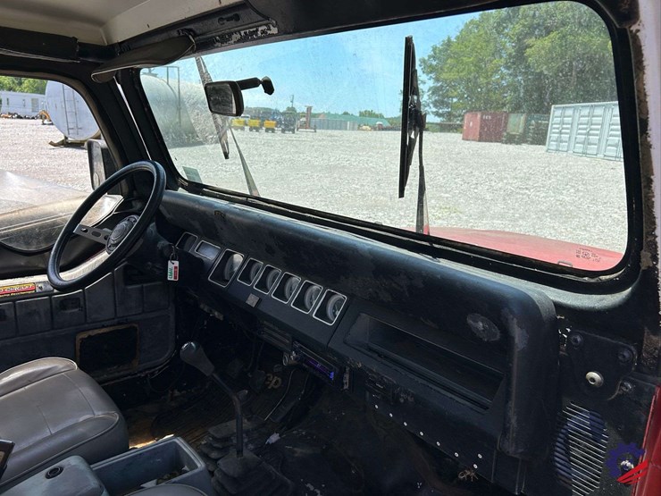 1994-jeep-wrangler-image-58