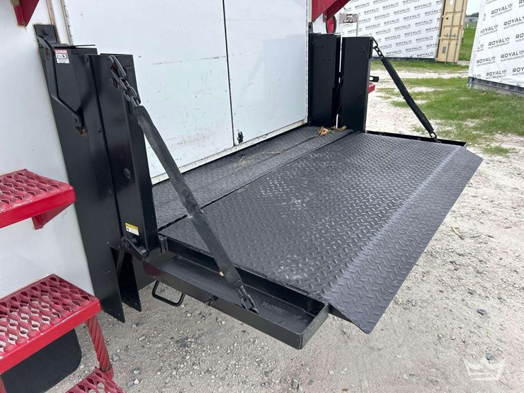 2016-ford-f550-image-32