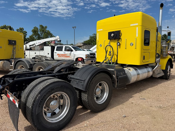 2016-kenworth-t800-image-5