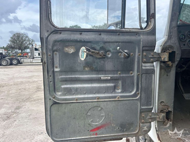 1998-mack-dm690s-image-14