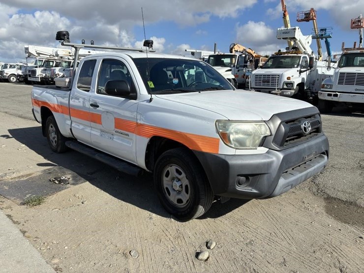 2013-toyota-tacoma-image-2