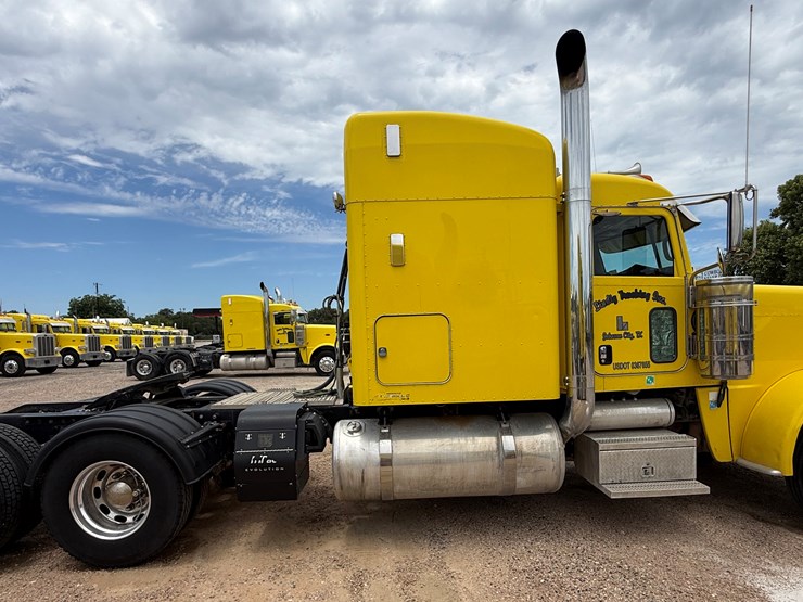 2014-peterbilt-389-image-4
