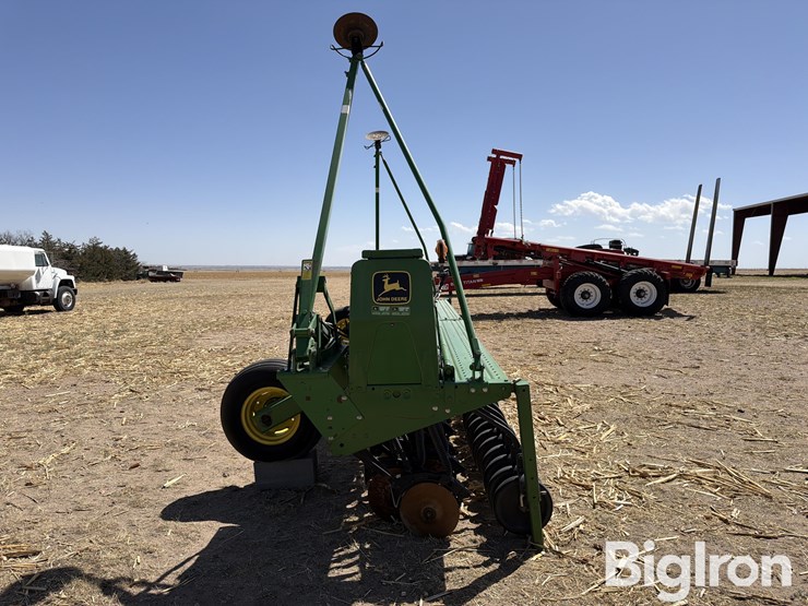 john-deere-520-image-8