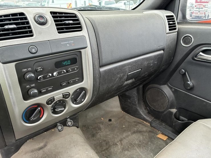 2011-chevrolet-colorado-image-15