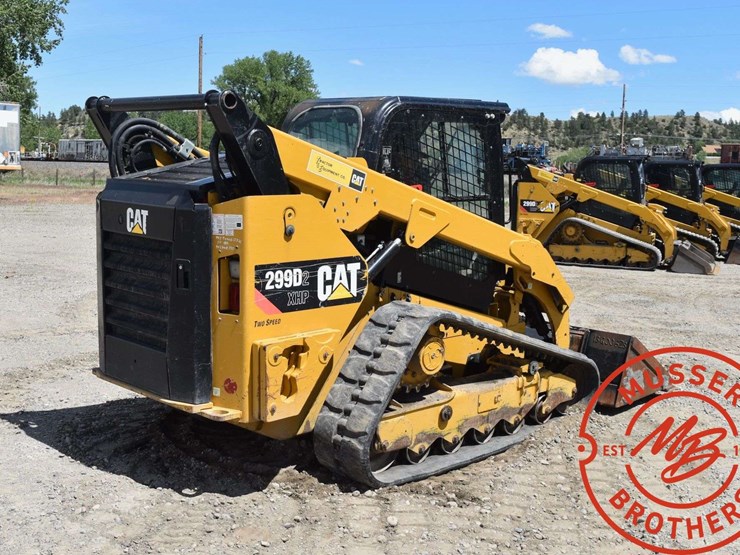 2016-caterpillar-d2-image-11