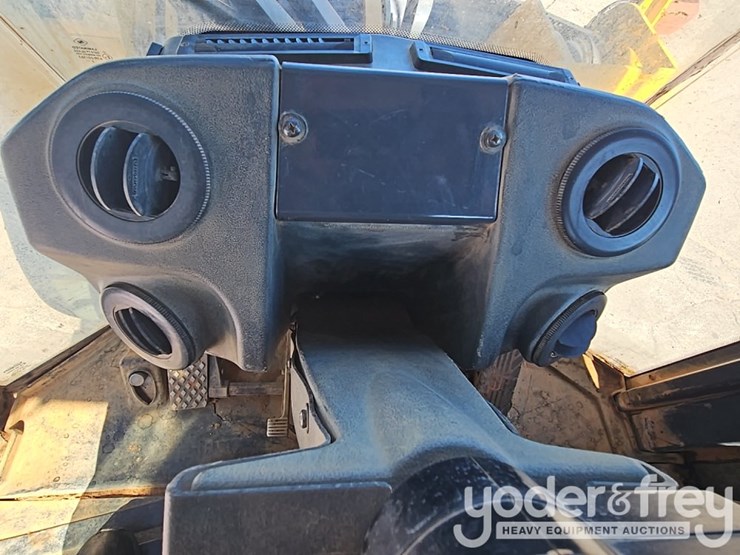 2014-deere-524k-image-31
