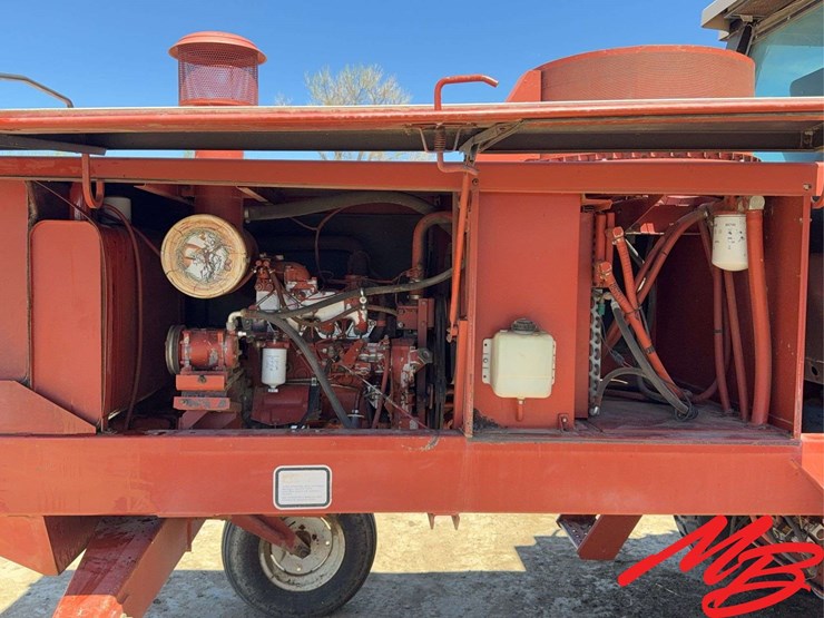 hesston-8400-image-23