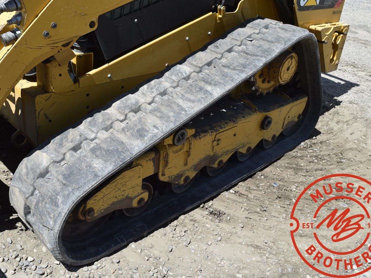 2016-caterpillar-d2-image-28