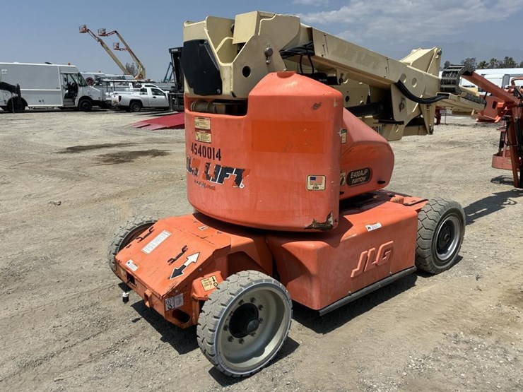 2011-jlg-e400ajpn-image-22