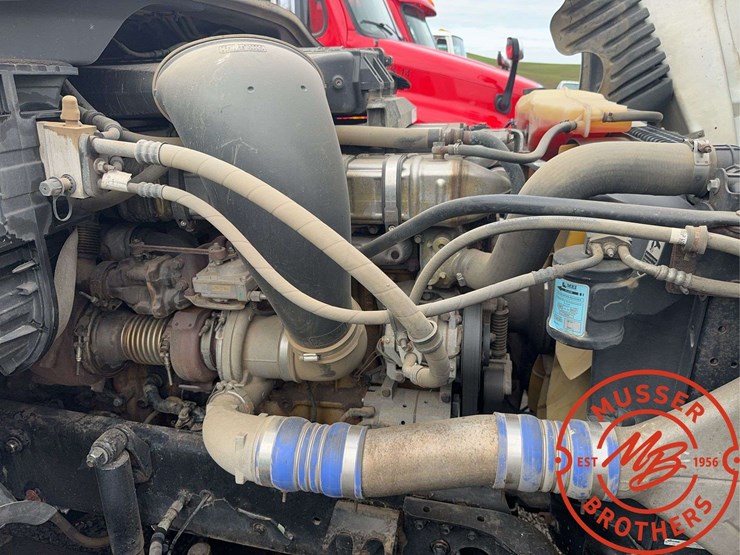 2012-freightliner-cascadia-125-image-29