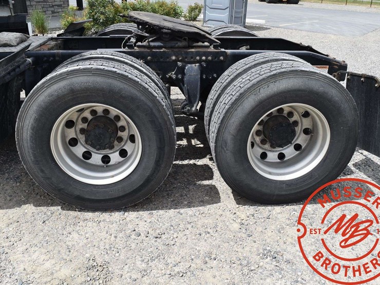 2017-freightliner-cascadia-125-image-24
