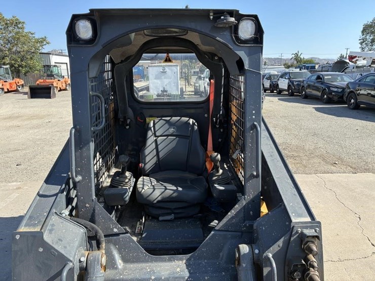 2023-deere-317g-image-12