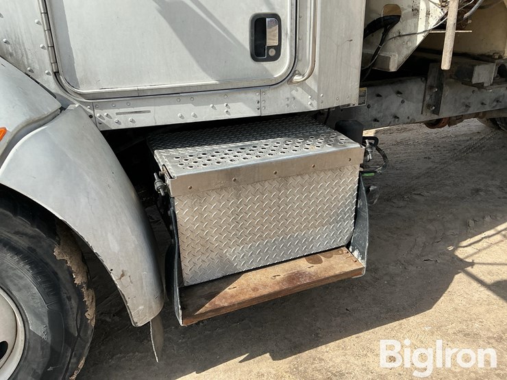 2010-kenworth-t370-image-19