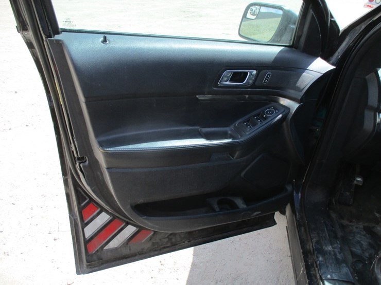 2016-ford-explorer-image-14