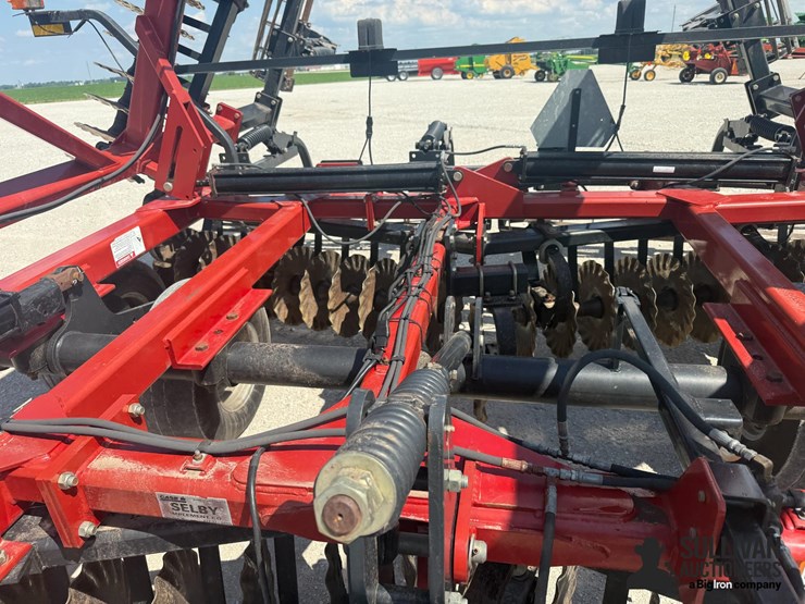 2008-case-ih-330-image-16