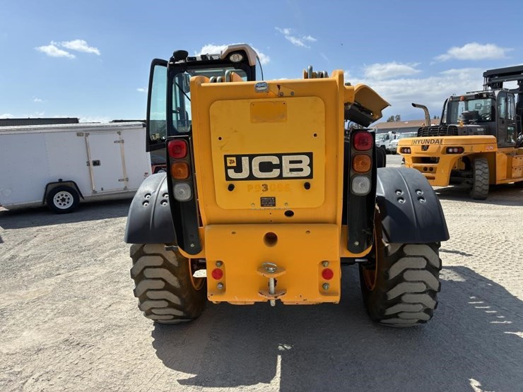 2014-jcb-550-140-image-8