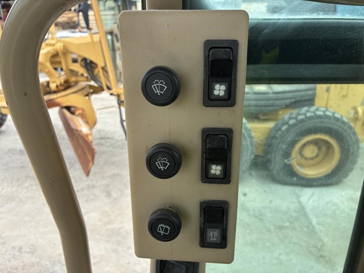 2004-caterpillar-143h-vhp-image-30