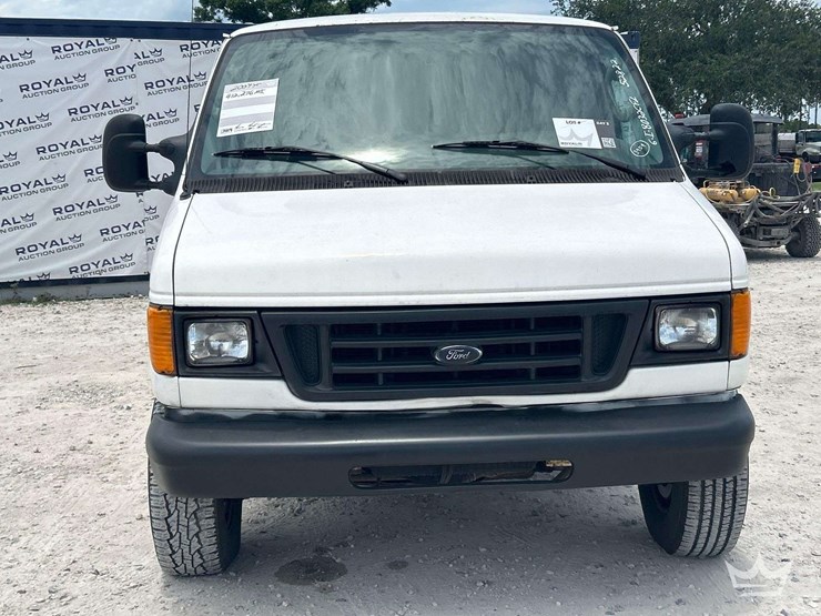 2007-ford-cargo-image-31