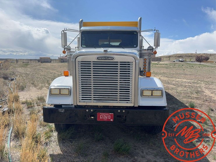 2000-freightliner-fld120-image-2