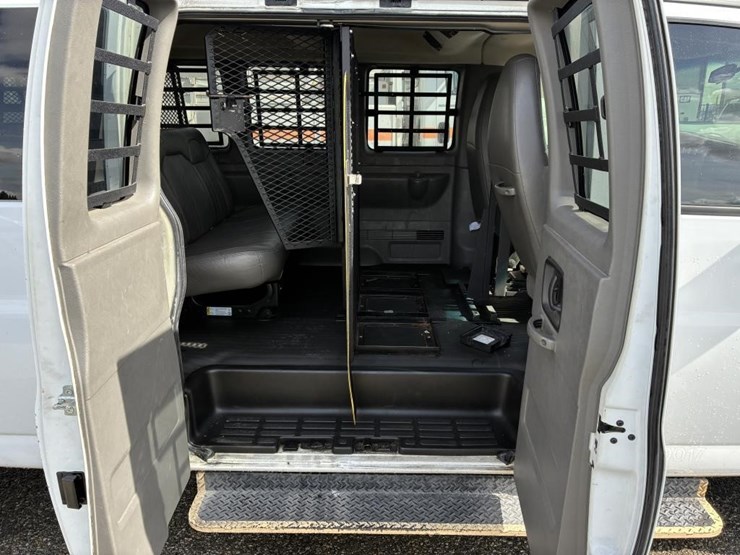 2013-chevrolet-express-3500-image-12