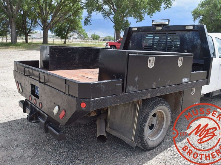 2013-chevrolet-3500-image-27