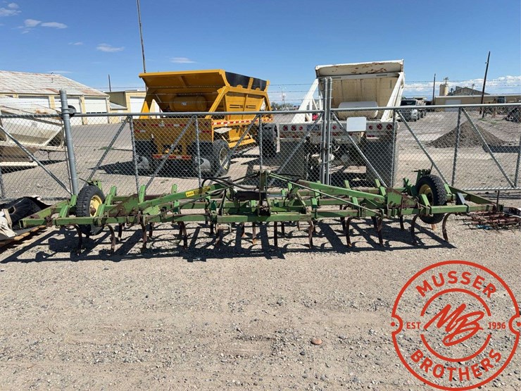 john-deere-1100-image-2