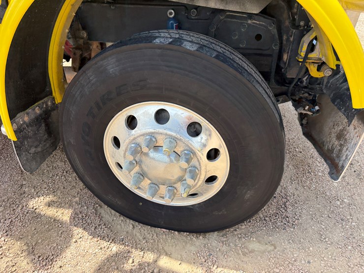 2014-peterbilt-389-image-15