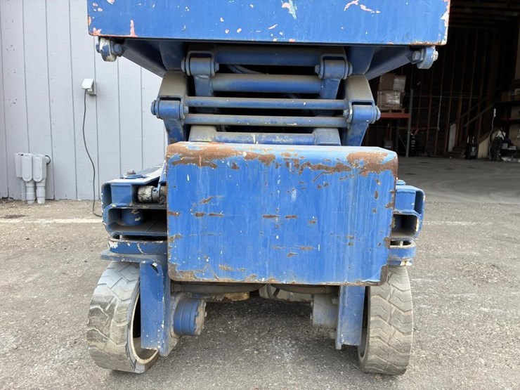2003-jlg-1932e-image-6