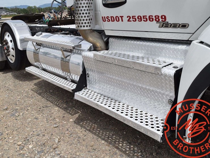 2016-kenworth-t880-image-19
