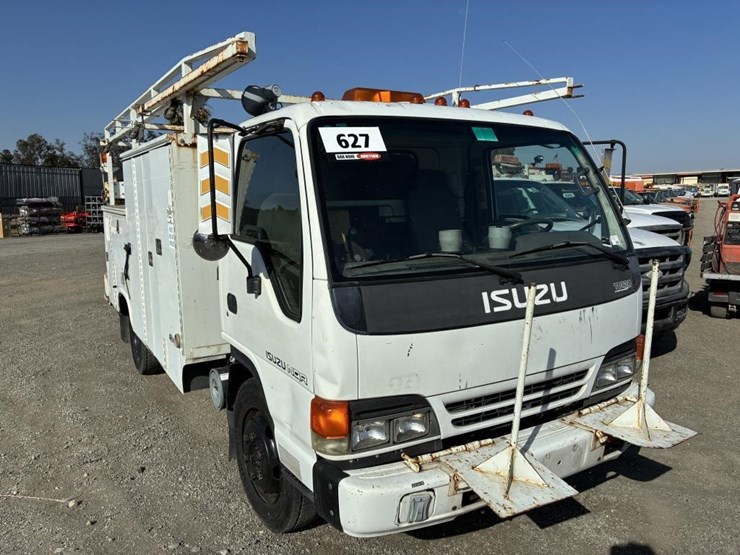 2005-isuzu-nqr-image-2