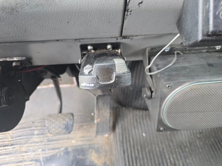 2001-freightliner-fl60-image-57