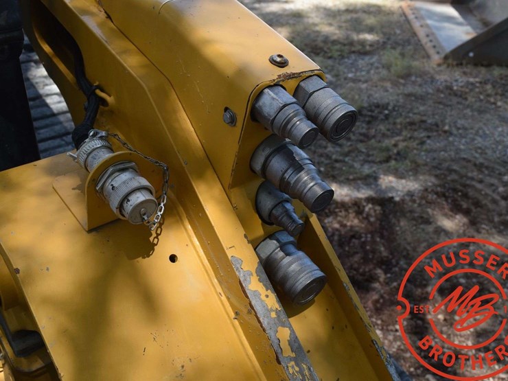 2018-caterpillar-d2-image-41