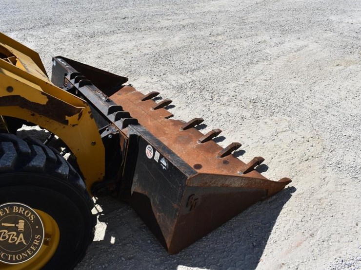 2021-caterpillar-262d3-image-23
