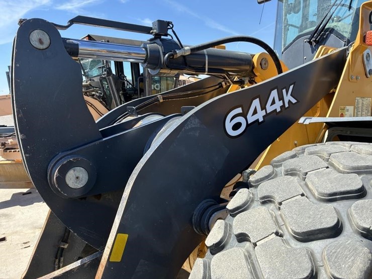 2018-deere-644k-image-11