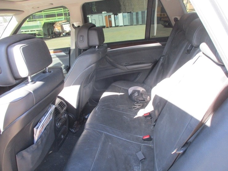 2011-bmw-x5-image-12